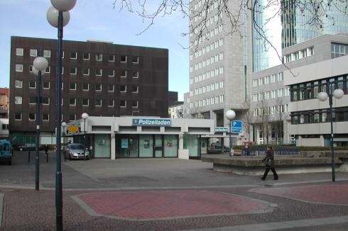 2011 entwickelten Studenten der Hochschule Darmstadt, initiiert vom Frankfurter Büro bb22, Ideen zum Wohnen im verlassenen Bürogebäude.<br />