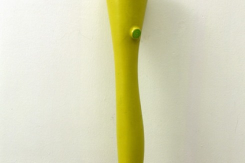 Prothese VII (rechtes Bein), 2000 (98 x 16 x 17 cm, Verschiedene Materialien, Fiberglas)<br />