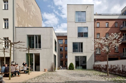 Dämmbeton: Erweiterung einer Klavierfabrik in Berlin-Mitte mit vier neuen Volumen durch das Büro David Chipperfield Architects<br />
