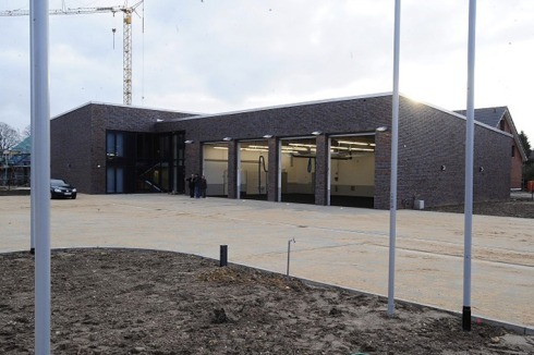 Schlüsselfertig, mit Fahrzeughalle und Sozialtrakt, errichtet die Eggersmann Group einen neuen Klinkerbau.<br />