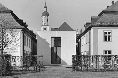 Auch beim Lehrstuhl für Journalistik (1985-87) setzt Schattner auf klare Kontraste:<br />