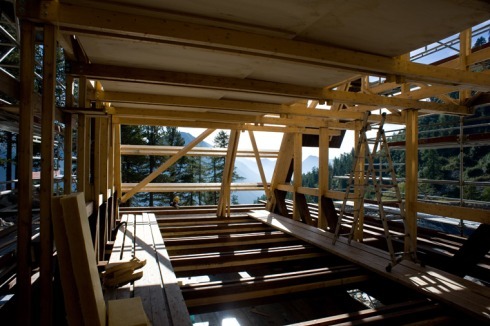 ... ein Forschungsprojekt mit dem Ziel, eine energieeffiziente Holzhütte nach den Plänen Mollinos zu errichten.<br />