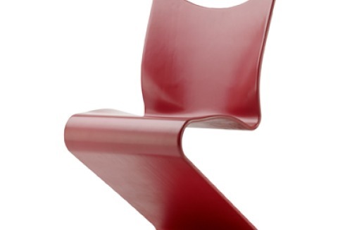 um 1963 -1965: S-Stuhl 275. Entwurf: Verner Panton, Sperrholz, lackiert<br />