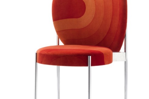 1968: Polsterstuhl S 432 P. Entwurf: Verner Panton, Stahlrohr, verchromt; Polster<br />