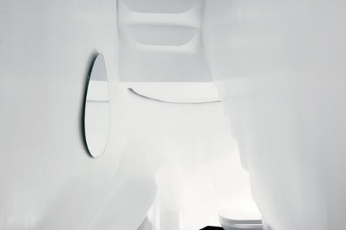 Den hygienische Standart der bescheidenen Altbauten wird mit einer Toilettenzelle aufgewertet.<br />