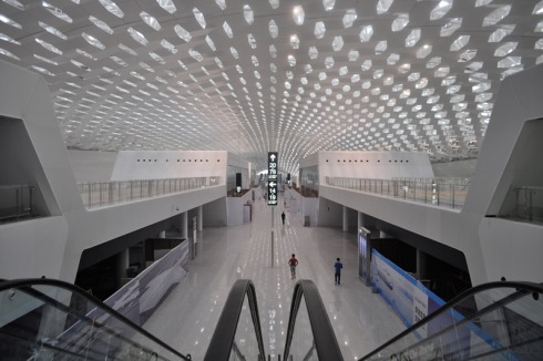 Über dem Check-In-Bereich ist das Terminaldach 700 Meter lang.<br />