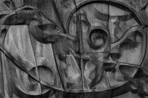 Siegfried Schade: Beton Relief am Studentenwohnheim der TU in der Fritz-Löffler-Straße in Dresden, 1968<br />