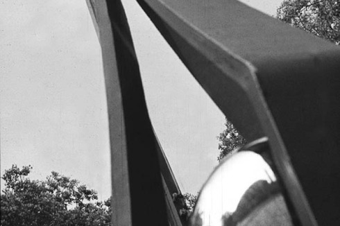 Wolff-U. Weder: Fahnengruppe vor dem Kreiskulturhaus in Bischofswerda, 1975<br />