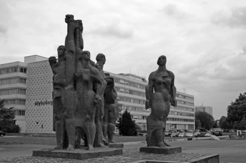 Vinzenz Wanitschke: Figurengruppe Lingnerallee in Dresden, 1983<br />