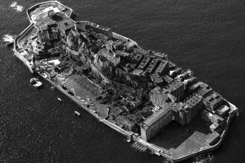 Verlassen: die japanische Insel Hashima vor der Stadt Nagasaki. Die Insel diente von 1887 - 1974 ...<br />