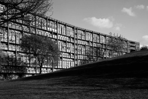 Zwischen den Riegeln planten die Architekten einen Park.<br />