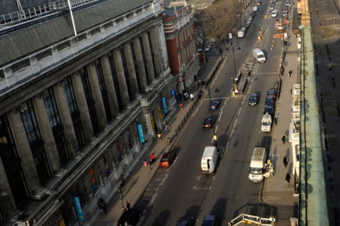 Knapp einen Kilometer lang, verbindet sie South Kensington mit dem Hyde Park.<br />