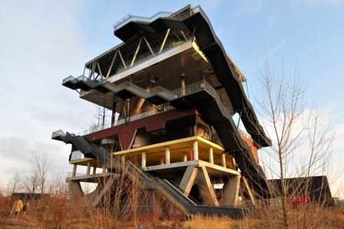 2012: Der Niederländische EXPO-Pavillon am Ostrand des Hannoverschen Messegeländes wartet seit zwölf Jahren auf sein Comeback. Seine Adresse: Boulevard der EU<br />