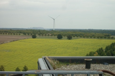 2012 hat sich die Windenergie in Deutschland durchgesetzt, wie der Blick vom Pavillon nach Osten zeigt.<br />