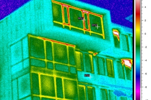 Und auch im Ministerium für Forschung und Bildung an der Hannoverschen Straße schneiden die Fensterrahmen nicht gut ab:<br />