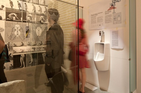 Auch zu diesem Thema wurde ein Experte ausgegraben: Alexander Kira und seine Wissenschaft der Entleerung ("evacuation") von 1976. Weitere Informationen unter<br /><a href="http://www.labiennale.org/en/architecture/exhibition/elements/" >La Biennale</a><br />