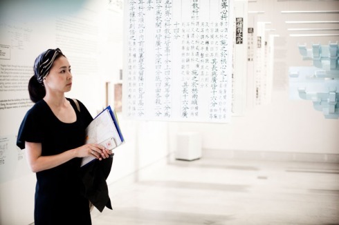 ... nicht nur aus eurozentristischer Perspektive präsentiert. Das chinesische Architekturmanual "Yingzao Fashi" (1103) wurde erstmals ins Englische übersetzt und Dächer aus Styro nachgebaut.<br />