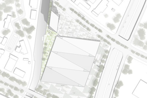 "Der Platz wird durch das Hochhaus und die Halle räumlich gefasst, er wirkt jedoch überdimensioniert."<br />