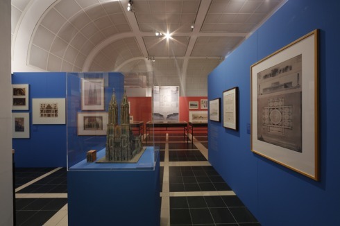 Die Ausstellung wurde anläßlich des 50. Jahrestags des Élysée-Vertrags zwischen Frankreich und Deutschland konzipiert, ...<br />