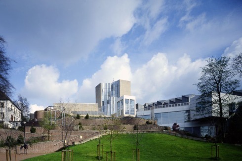 Holleins bekanntestes Bauwerk - das städtische Museum Abteiberg in Mönchengladbach (1972 - 1982).<br />