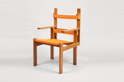 Schon ein Jahr zuvor wurde Breuer Leiter der Bauhauswerkstatt und entwarf erste avantgardistische Holzmöbel (Lattenstuhl „ti 1a“; 1924).<br />