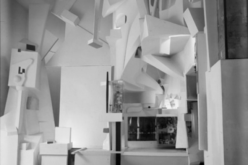 Kurt Schwitters Merzbau: [Teilansicht: Große Gruppe], 1933 Rauminstallation, zerstört 1943<br />
