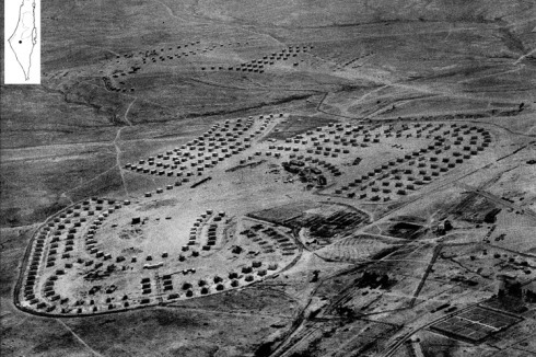 ... Beer Sheva, das als wichtiger Knotenpunkt am Rande der Negev-Wüste für 60.000 Einwohner geplant und gebaut wurde; hier das erste Quartier (um 1951) ...<br />