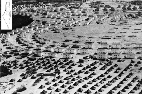 Das Zeltlager, in dem die Erbauer - und künftigen Bewohner - der Neubauten in Bat Yam untergebracht wurden.<br />