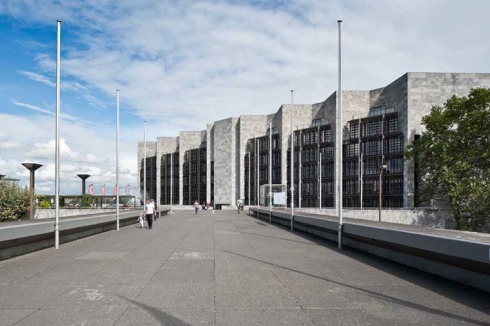 Mainz: 1973 nach Plänen des Wettbewerbsgewinners Arne Jacobsen von Dissing + Weitling fertiggestellt, ...<br />