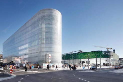 Das Einkaufszentrum der ECE-Projektgruppe steht neben dem ebenfalls von Benthem Crouwel gestalteten "Forum Confluentes" (links) mit Museum und Stadtbibliothek.<br />