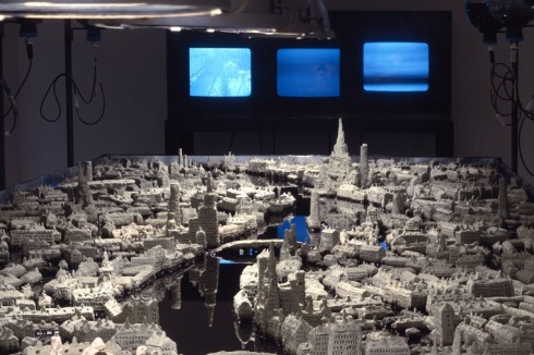 Nach einem Aufenthalt und zahlreichen Ausstellungen in New York (1990-96) gründete er 2000 in Moskau ...<br />