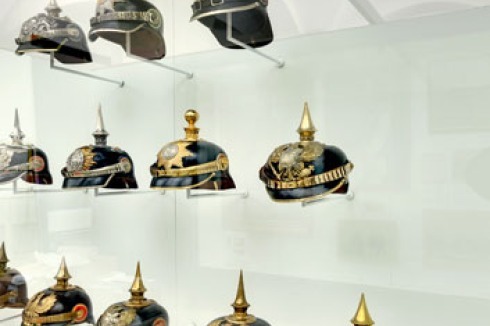 ... über historische Helme ...<br />