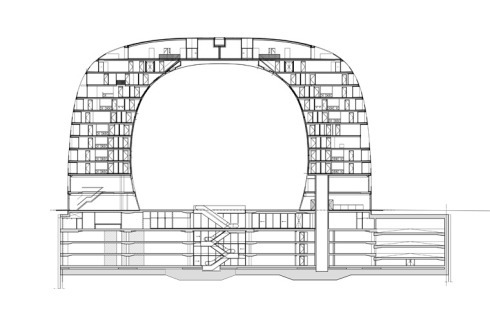 Unter den überdachten Marktflächen von 2000 Quadratmetern befindet sich eine Tiefgarage mit 1100 Stellplätzen.<br />