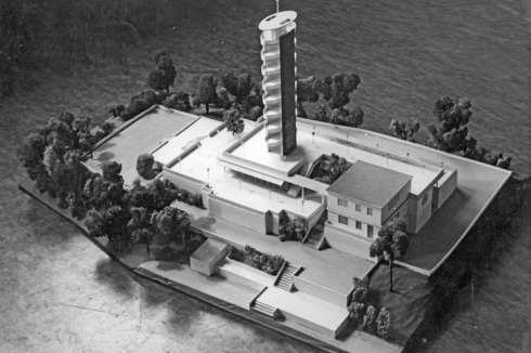 1958: 1. Preis im Wettbewerb Müggelturm in Berlin; Studentenkollektiv Neumann, Streitparth, Wagner, Weißhaupt, betreut durch Selmanagić<br />