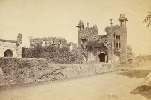 Dhaka: Südtor des 1677 geplanten und nicht fertiggestellten „Lal Bagh Fort“ (1875).<br />