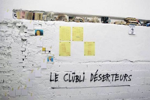 Um Riten, Bräuche und Legenden der drei Länder miteinander zu Vergleichen, zeigt das Künstlerkollektiv "Clübli Déserteur" das Projekt "Caravan of Needs" mit Karten, Filmen und einer Website über die Region.<br />