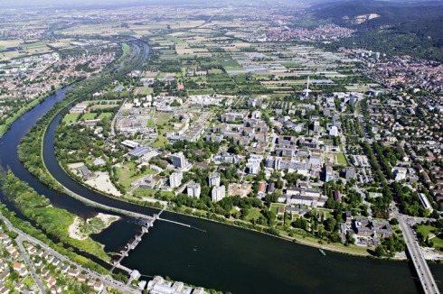 ... gleichzeitig soll sich die Stadt zum Ufer hin öffnen.<br />