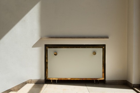 Heizkörperabdeckung, mit Gesims in die Wandansicht integriert<br />