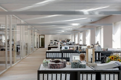 12. Frage: Zu welchem Berliner Büro gehört dieser Innenraum? a) Anderhalten b) Sauerbruch Hutton c) Volker Staab<br />