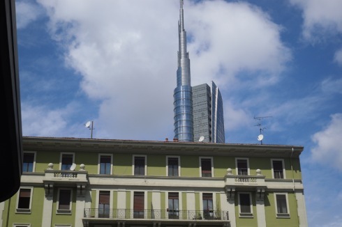 Parallel zum neuen Luxusquartier entsteht auf halber Strecke, zwischen CityLife-Areal und dem Hauptbahnhof "Porta Garibaldi", ein neues Finanzzentrum.<br />