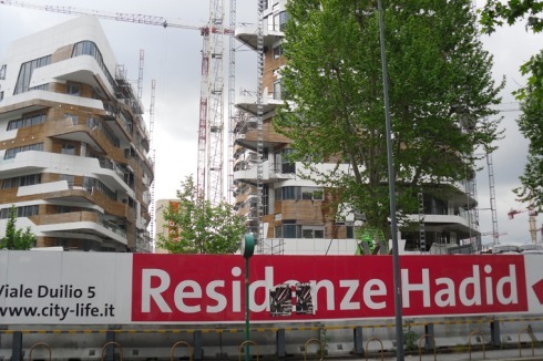 Ohne ersichtliches, städtebauliches Konzept erscheinen die neuen "Residenzen" im Mailänder Stadtraum ...<br />