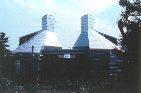 ... Aluminium House im japanischen Fujisawa für seine Schwester und ihren Ehemann.<br />
