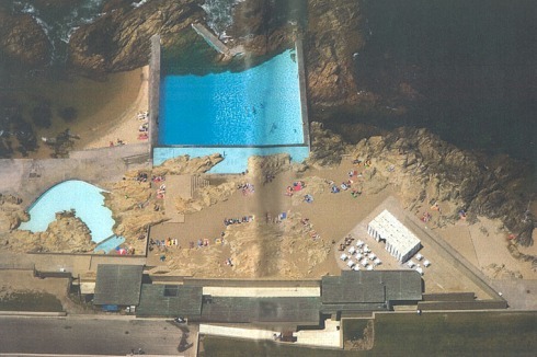... Schwimmbad im portugiesischen Leca da Palmeira, das heute noch in Betrieb ist.<br />