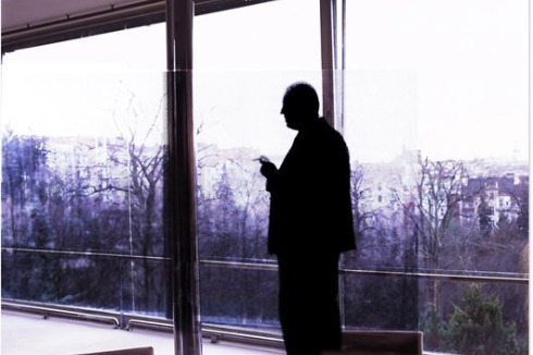 Mies zu Besuch. Stahlskelettkonstruktion und große Fensterflächen der Villa ähneln dem zeitgleich entstandenen Barcelona Pavillon.<br />