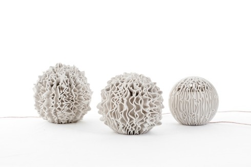 Aus SLS/Polyamid sind die "Cloudspeaker" (2008) von Johanna Spath und Johannes Tsopanides.<br />