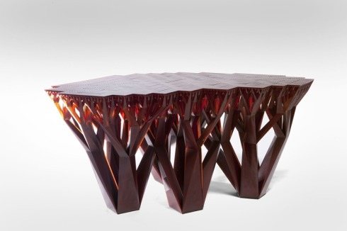 Den "fraktalen" Tisch "Module.MGX" haben Platform Studio in einem Stereolithografie-Druckverfahren (Materialise, 2008) herstellen lassen.<br />
