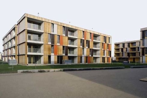 Vor wenigen Jahren war ein viergeschossiger Holzbau noch eine Neuigkeit, wie hier die Wohnbebauung von Herrmann Kaufmann am Mühlweg in Wien<br />