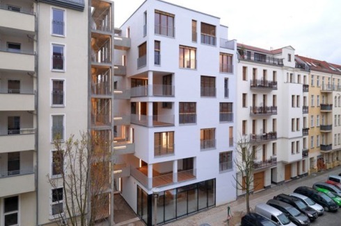 ... sieben Geschosse (Wohnhaus von Kaden + Klingbeil, Berlin) , ...<br />