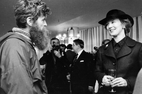 Eröffnung 1976: Königin Margarethe und der Künstler Poul Gernes, der das Krankenhaus Herlev als einzigartiges Gesamtkunstwerk im Stil der Pop-Art gestaltete.<br />