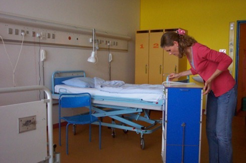 ... bis hin zur Farbe der Krankenhausbetten, für die Poul Gernes ein lichtes Blau plante. Die Patienten sollten schließlich in den Betten gesund werden und nicht sterben, so der Künstler.<br />